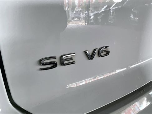 Used 2020 Volkswagen Atlas Cross Sport SE w/ Panoramic Sunroof Package FWD image 9