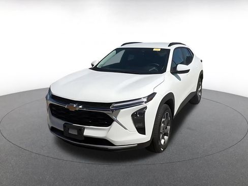 Used 2025 Chevrolet Trax LT FWD image 7