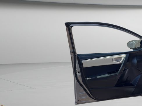 Used 2015 Toyota Corolla LE FWD image 10