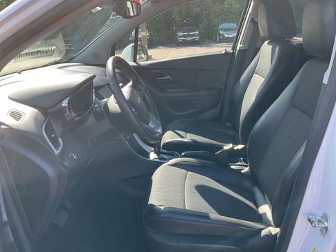Used 2022 Chevrolet Trax LT w/ Driver Confidence Package image 2