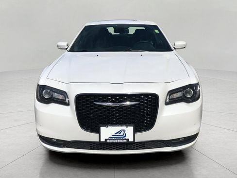 Used 2016 Chrysler 300 S w/ 300S Premium Group AWD/4WD image 13