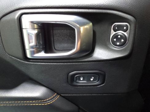 Used 2021 Jeep Wrangler Unlimited Sahara AWD/4WD image 28