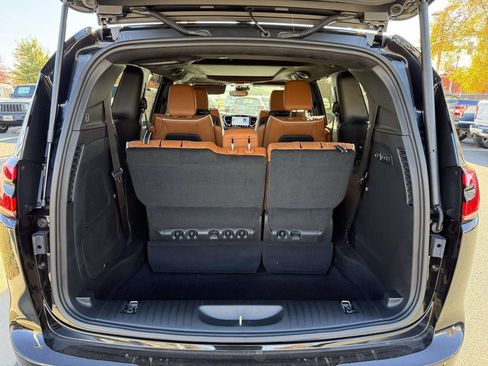 New 2026 Chrysler Pacifica Pinnacle FWD image 33