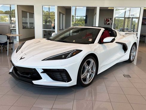 Used 2024 Chevrolet Corvette Stingray Preferred Cpe w/ Z51 Performance Package RWD image 2