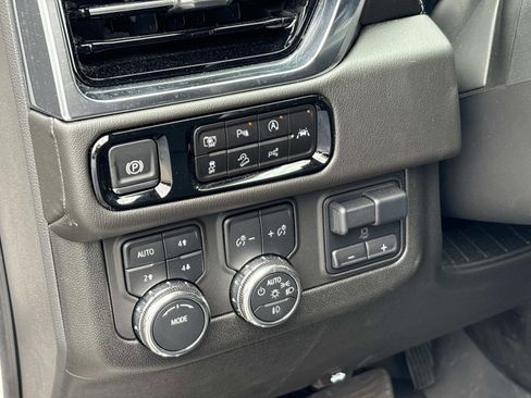 Used 2025 GMC Yukon Denali w/ Denali Reserve Package AWD/4WD image 18