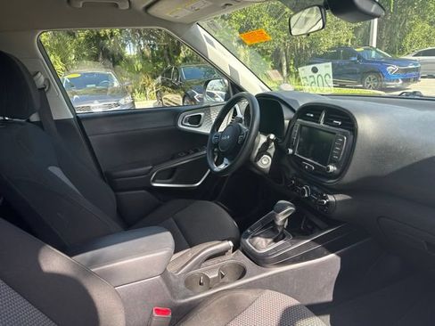 Certified 2023 Kia Soul LX w/ Option Group 015 FWD image 3
