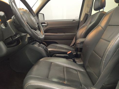 Used 2016 Jeep Patriot High Altitude FWD image 17