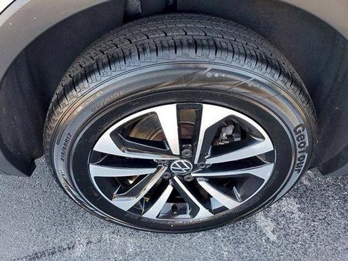 Certified 2022 Volkswagen Tiguan S image 9