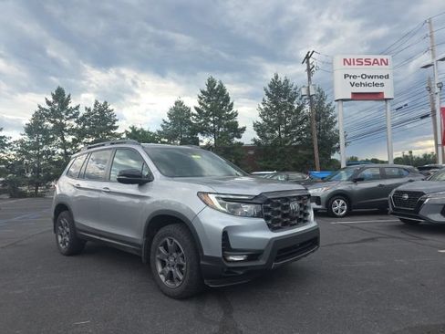 Used 2024 Honda Passport TrailSport image 3