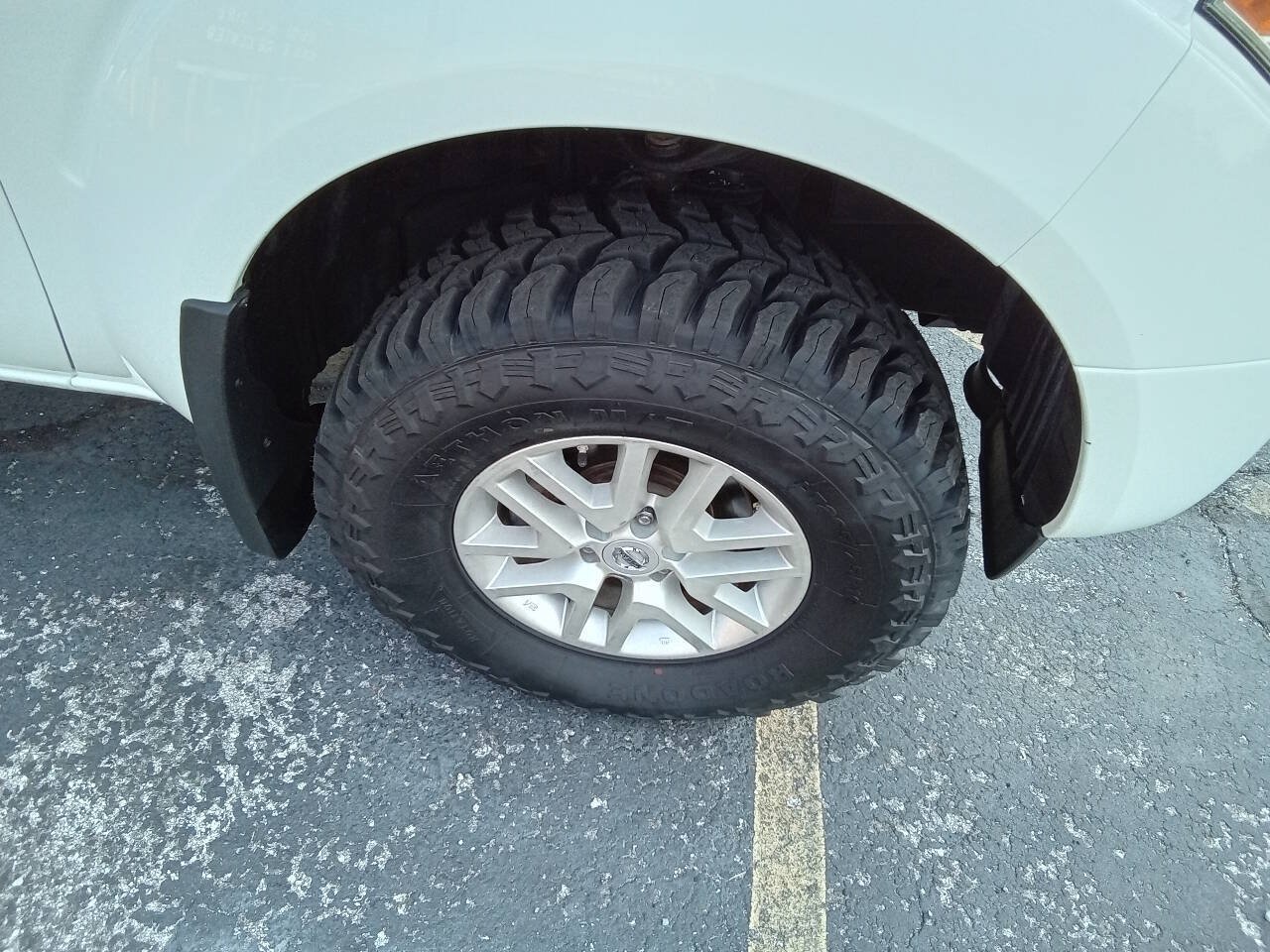 Used 2019 Nissan Frontier SV AWD/4WD image 3