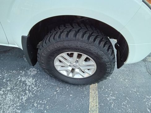 Used 2019 Nissan Frontier SV AWD/4WD image 3