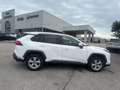 Used 2020 Toyota RAV4 XLE FWD image 14