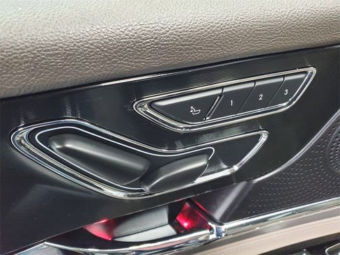 Used 2023 Lincoln Corsair Reserve image 9