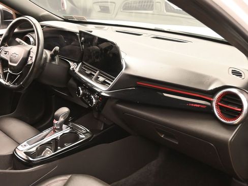 Used 2024 Chevrolet Trax RS FWD image 32