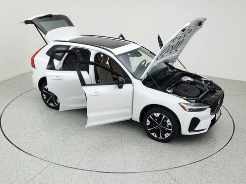 New 2026 Volvo XC60 B5 Plus w/ Protection Package Premier image 34