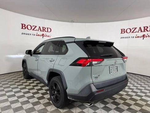 Used 2021 Toyota RAV4 XLE w/ Convenience Package FWD image 6