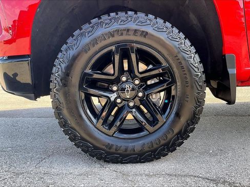 Used 2024 Chevrolet Silverado 1500 Custom Trail Boss AWD/4WD image 9