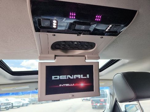 Certified 2019 GMC Yukon XL Denali w/ Denali Ultimate Package AWD/4WD image 37