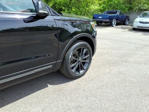 Used 2018 Ford Explorer XLT w/ Equipment Group 202A AWD/4WD image 9