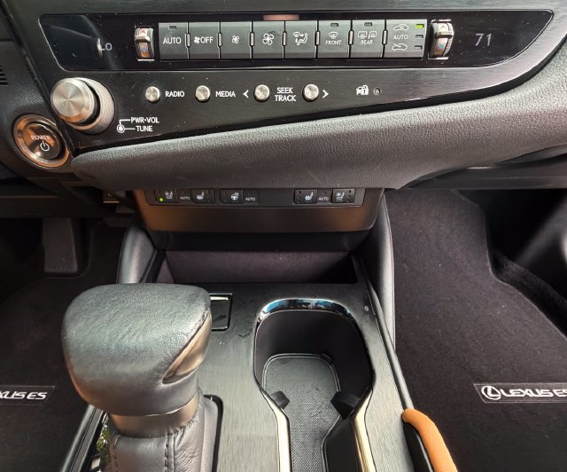 Certified 2024 Lexus ES 300h w/ Premium Package FWD image 27