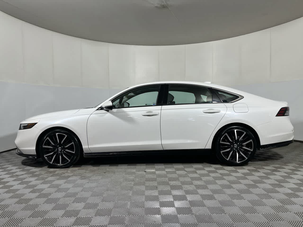 Used 2023 Honda Accord Touring image 5
