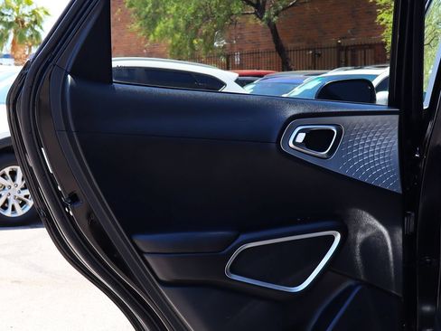 Used 2022 Kia Soul LX w/ Technology Package FWD image 32