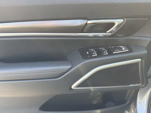 Used 2025 Kia Telluride LX image 11