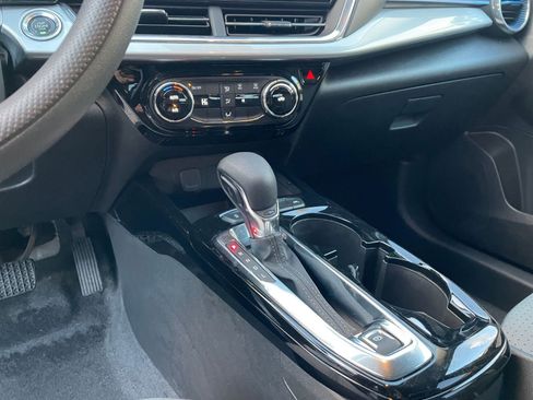 Used 2025 Chevrolet Trax LT image 42