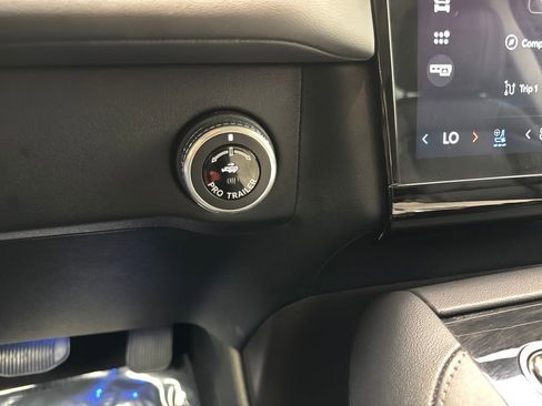 Used 2025 Lincoln Navigator Reserve AWD/4WD image 73