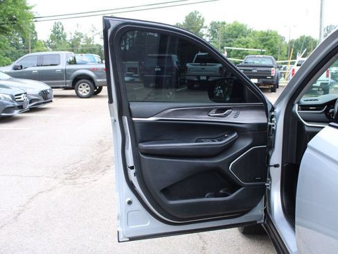 Used 2021 Jeep Grand Cherokee L Limited w/ Luxury Tech Group II AWD/4WD image 12