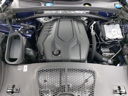 Used 2025 Porsche Macan Turbo image 32