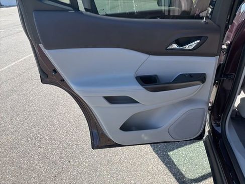 Used 2018 GMC Acadia SLT FWD image 14