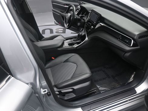 Used 2024 Toyota Camry SE image 19