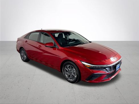Used 2024 Hyundai Elantra SEL FWD image 4