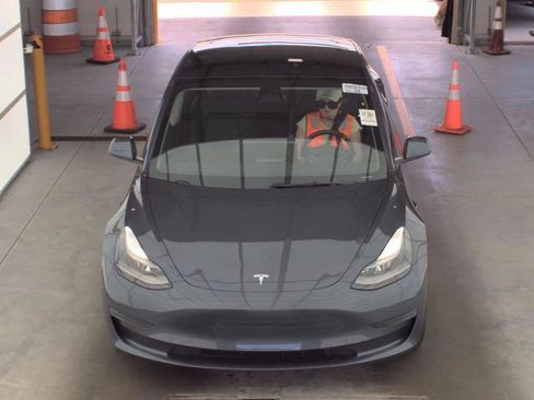 Used 2019 Tesla Model 3 Standard Range Plus RWD image 2