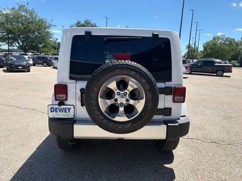 Used 2017 Jeep Wrangler Unlimited Sahara w/ Connectivity Group AWD/4WD image 4