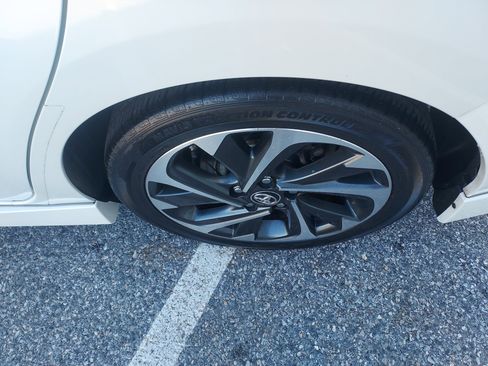 Used 2018 Toyota Corolla iM image 10