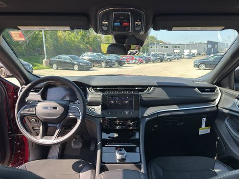 New 2025 Jeep Grand Cherokee L Altitude image 27