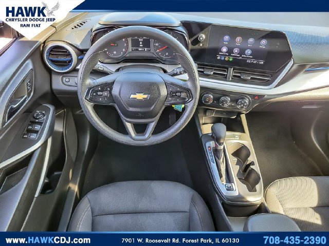 Used 2025 Chevrolet Trax LS w/ LS Convenience Package FWD image 12