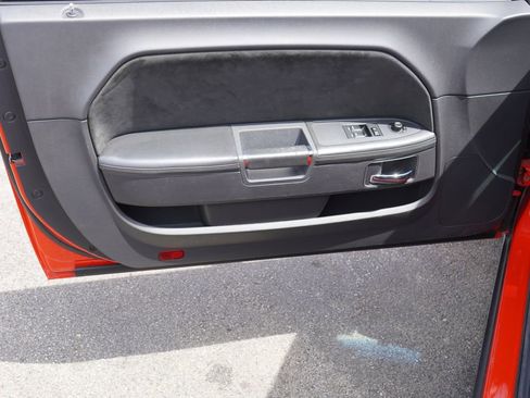 Used 2009 Dodge Challenger SRT8 RWD image 8