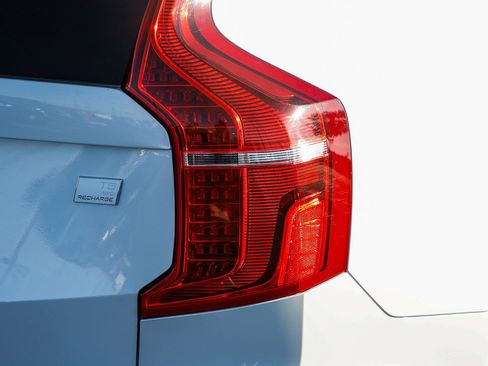 Used 2023 Volvo XC90 T8 Plus image 8