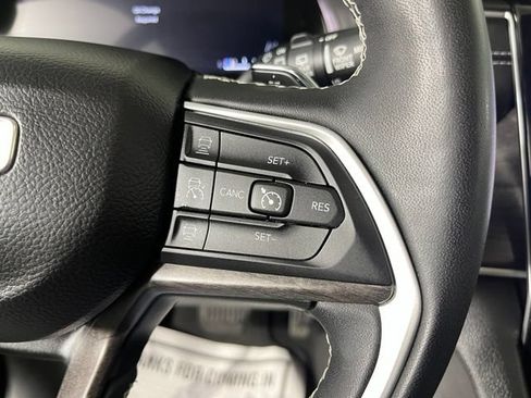 Used 2023 Jeep Grand Cherokee L Limited AWD/4WD image 22