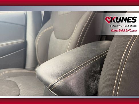 Used 2016 Jeep Cherokee Latitude FWD image 27