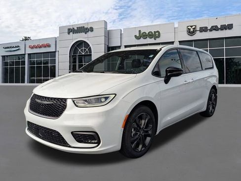 New 2026 Chrysler Pacifica Select FWD image 8