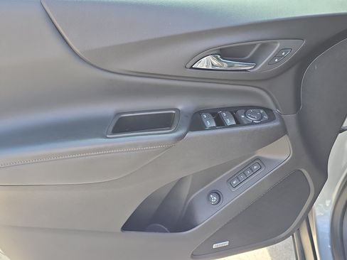 Used 2024 Chevrolet Equinox Premier FWD image 18