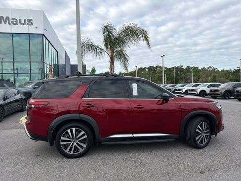 Used 2022 Nissan Pathfinder Platinum w/ Cargo Package FWD image 10