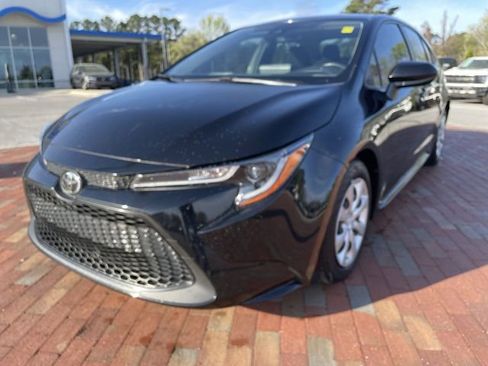 Used 2022 Toyota Corolla LE image 1