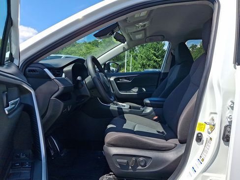 Used 2022 Toyota RAV4 XLE AWD/4WD image 12
