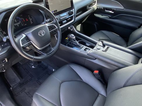 Certified 2025 Toyota Grand Highlander AWD image 27