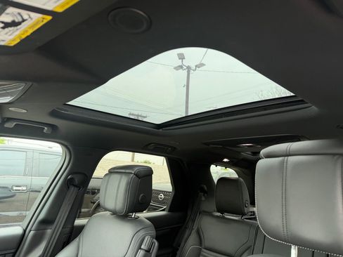 Used 2024 Land Rover Discovery Metropolitan Edition image 26